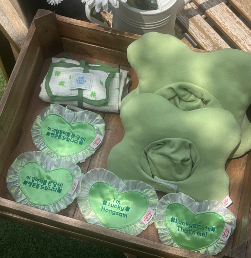 tak!tak!tak!tak!｜Lucky series_ Lucky bib 幸運草蕾絲圍兜（可繡字）