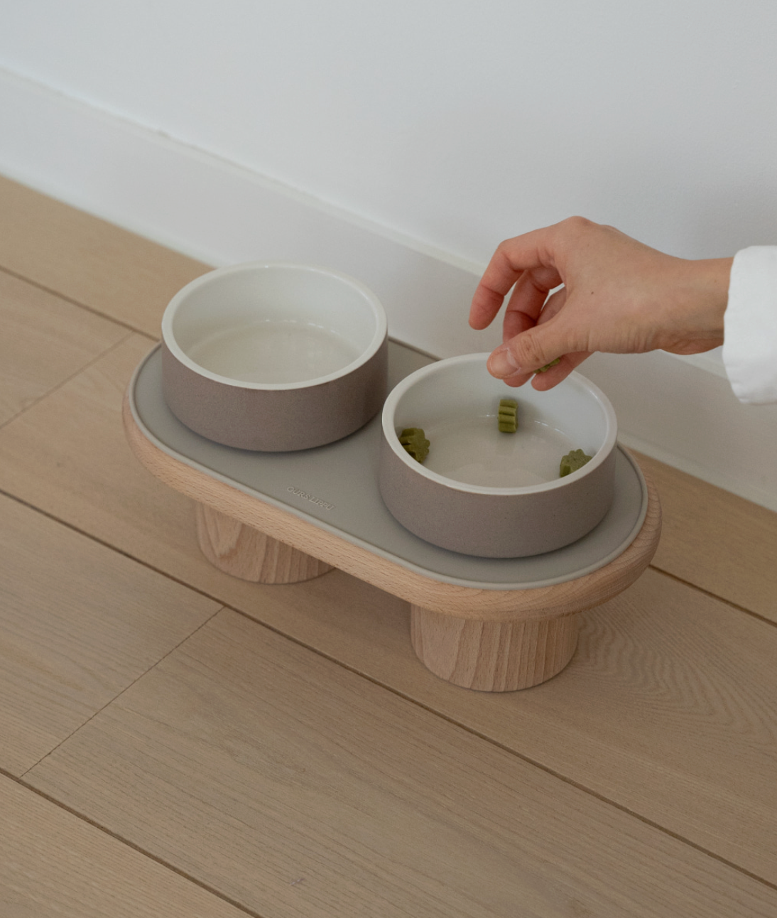 OURSLIPPU｜Dumbo Table 寵物雙碗餐桌組（3色）