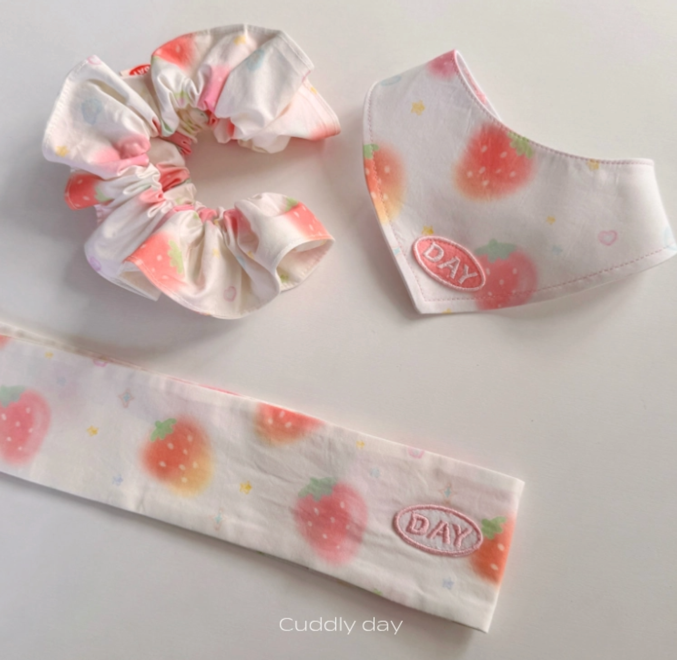 cuddlyday｜蜜桃草莓（三角領巾／涼感領巾）