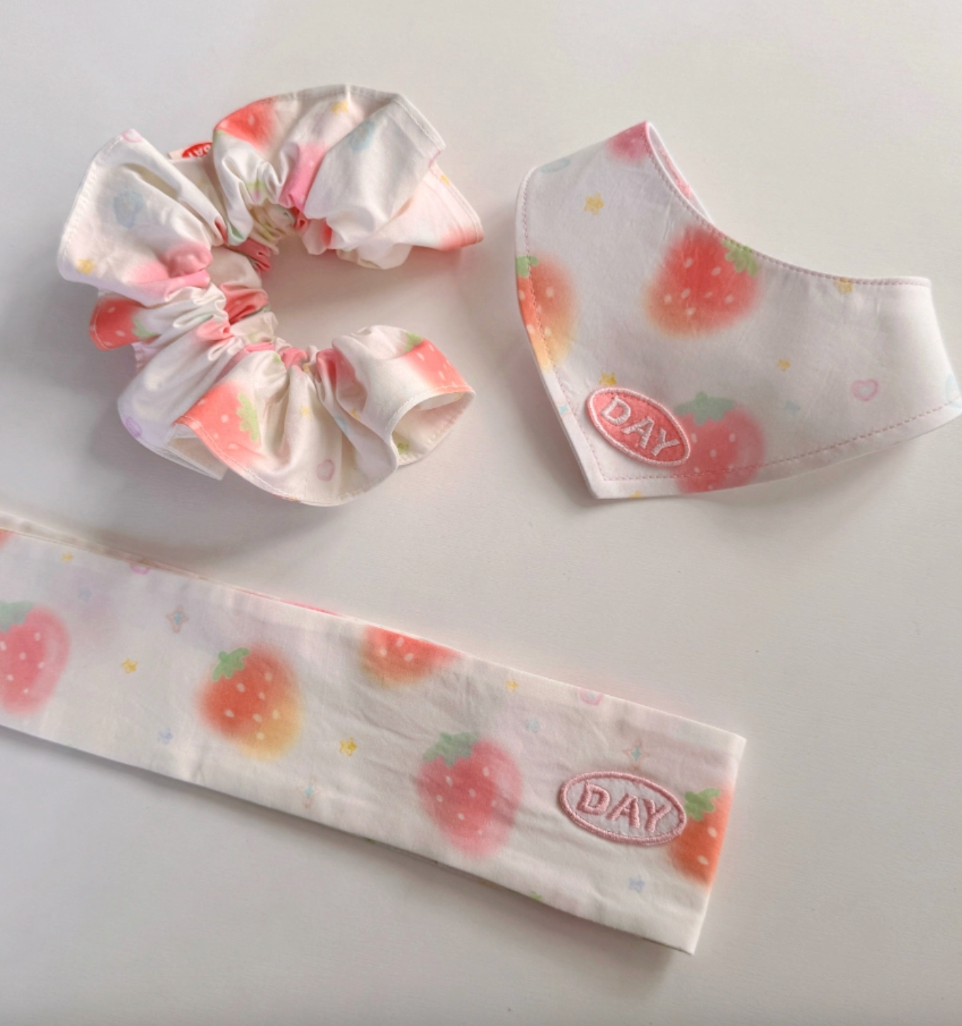cuddlyday｜蜜桃草莓（三角領巾／涼感領巾）